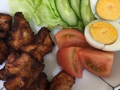 生野菜サラダ添え✨鶏もも肉の唐揚げ(^^)